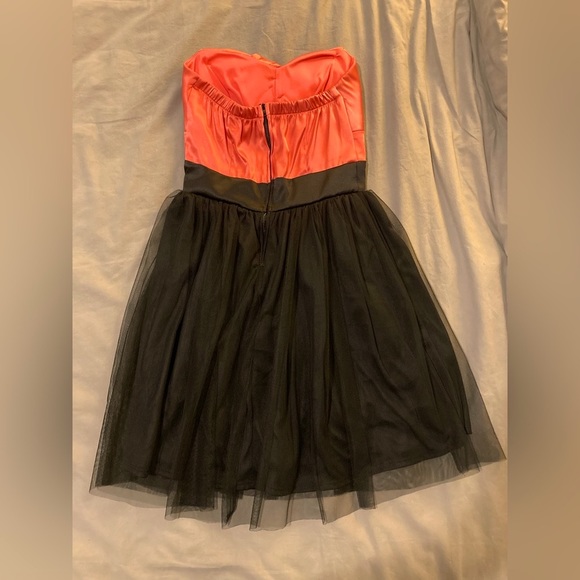 Modcloth Mystic sz S strapless 80s-style party dress in black and coral - Picture 2 of 2
